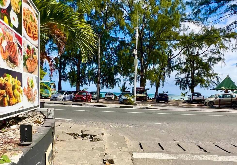 3 Bedroom Beachside Apartment - 30 Secs From Beach Flic-en-Flacq Exterior foto