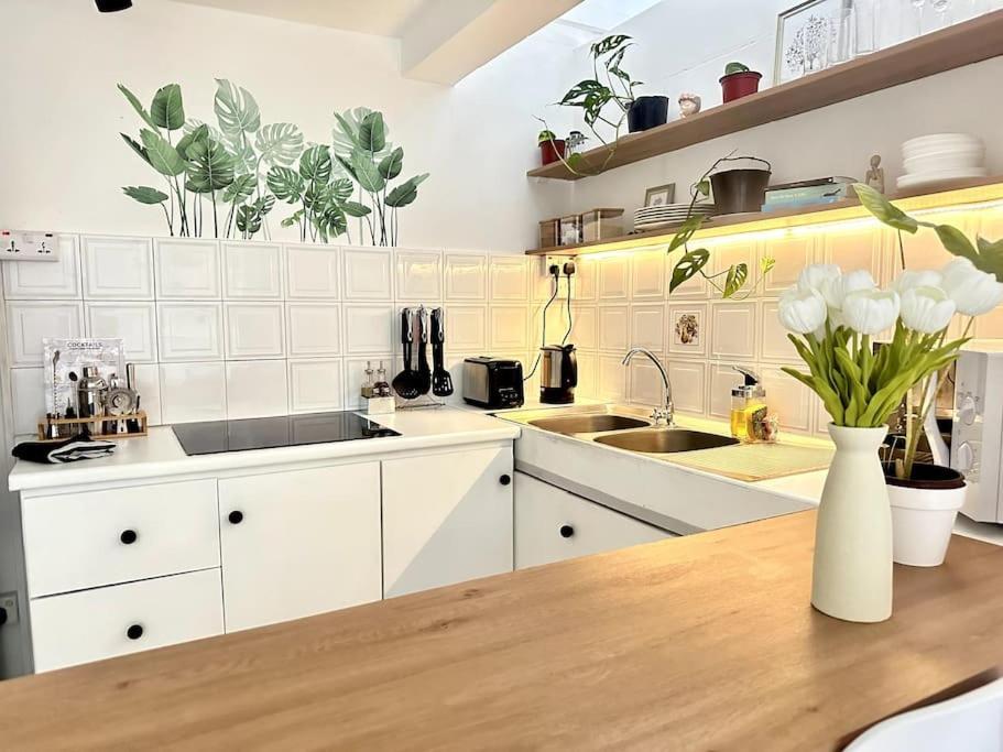 3 Bedroom Beachside Apartment - 30 Secs From Beach Flic-en-Flacq Exterior foto